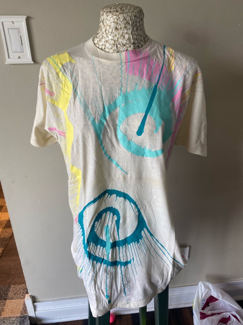 80s Vintage-Inspired Abstract Paint Drip Tee in Cream, Teal & Yellow
